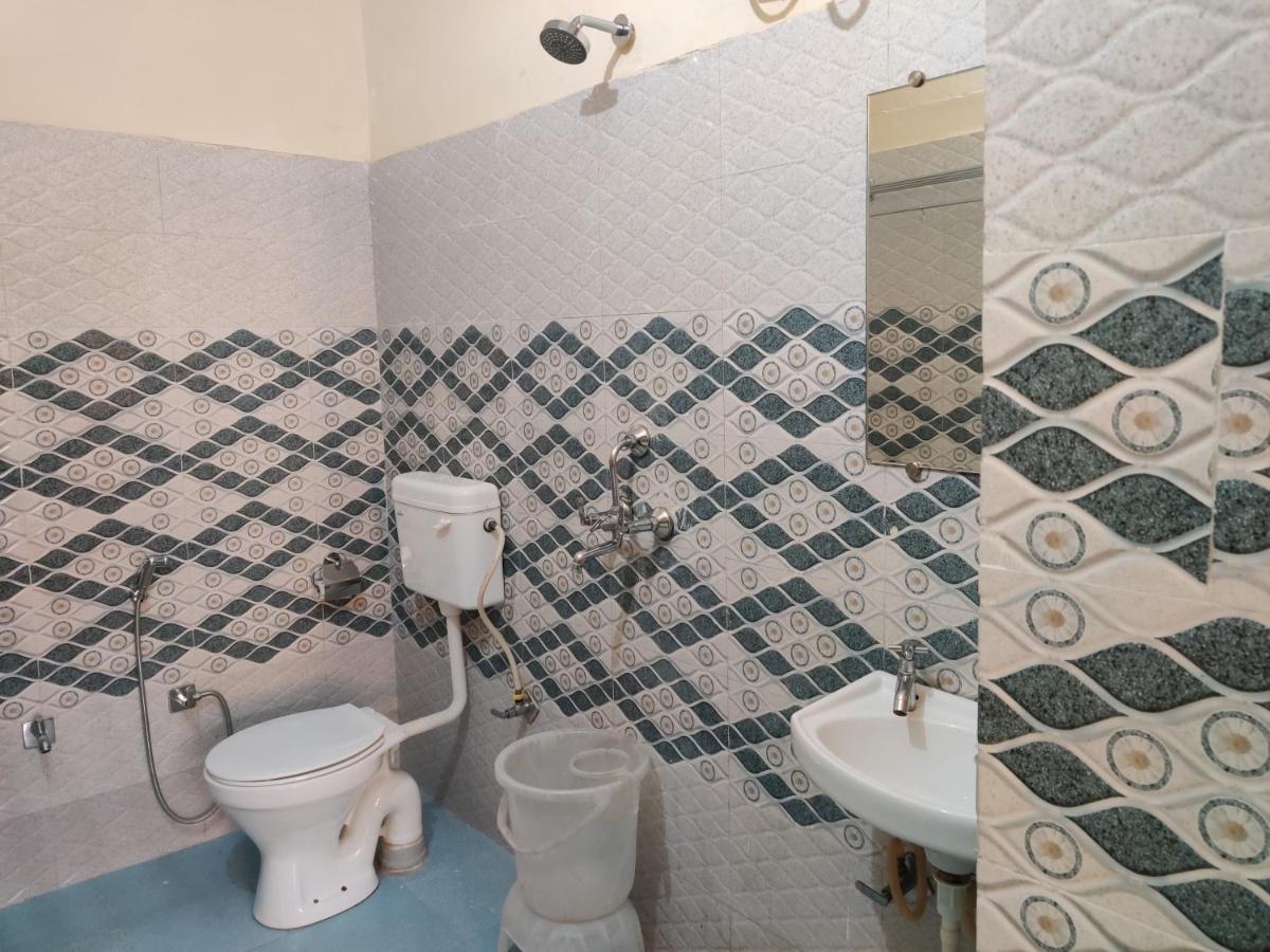Mvt Guesthouse & Restaurant Rishīkesh Zewnętrze zdjęcie