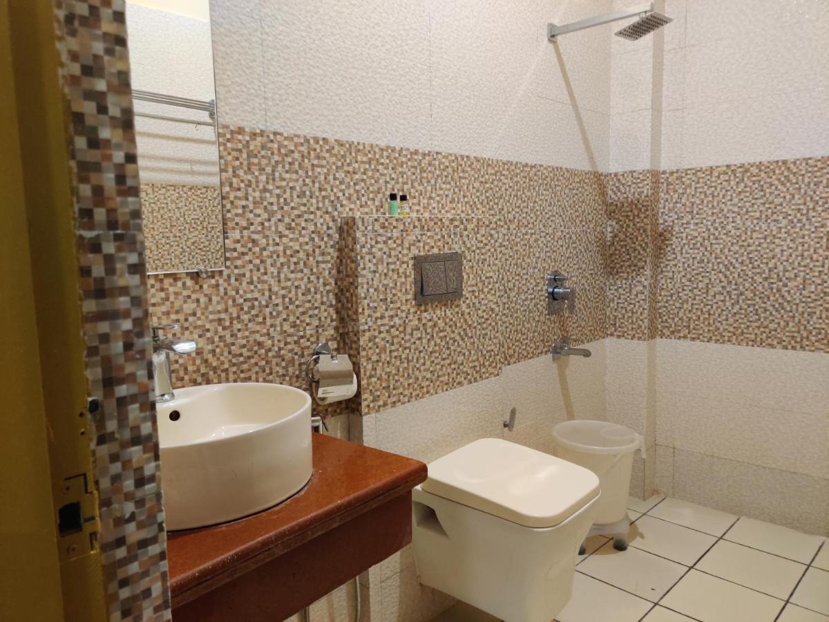 Mvt Guesthouse & Restaurant Rishīkesh Zewnętrze zdjęcie