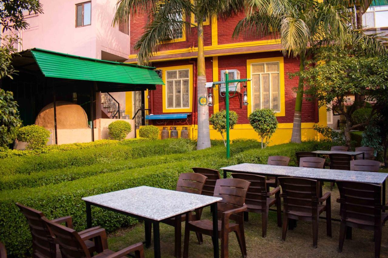 Mvt Guesthouse & Restaurant Rishīkesh Zewnętrze zdjęcie